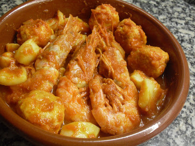 Albóndigas con sepia y gambas