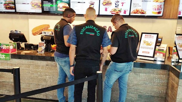 Procon Goiânia notifica rede de fast food por venda de sanduíche com aroma de costelinha