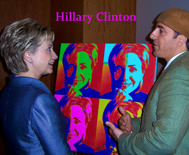 Hillary Clinton and Pop Artist Nicolosi discuss her Nicolosi portrait.