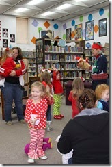 santa comes to the library 021