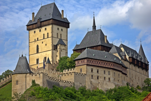 https://geolocation.ws/v/P/54811060/karlstejn-castle/en