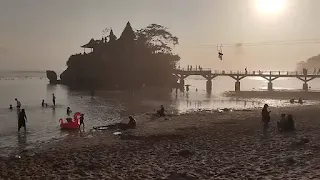 Aktivitas Flying Fox di Pantai Balekambang