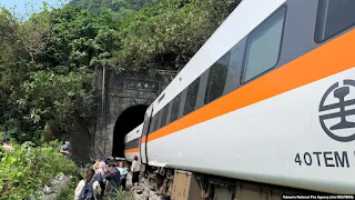 Kereta Api Tabrak Truk, 36 orang Tewas dan 70 lainnya terperangkap di Terowongan