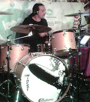 Manolo tocando en el clinic de Bonham