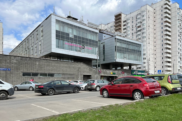 улица Островитянова, офисное здание (бывший главный офис строительной организации СУ-155)