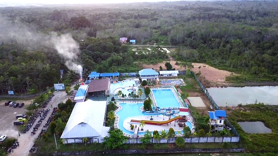 Foto dari atas Lepung Kurnia waterpark