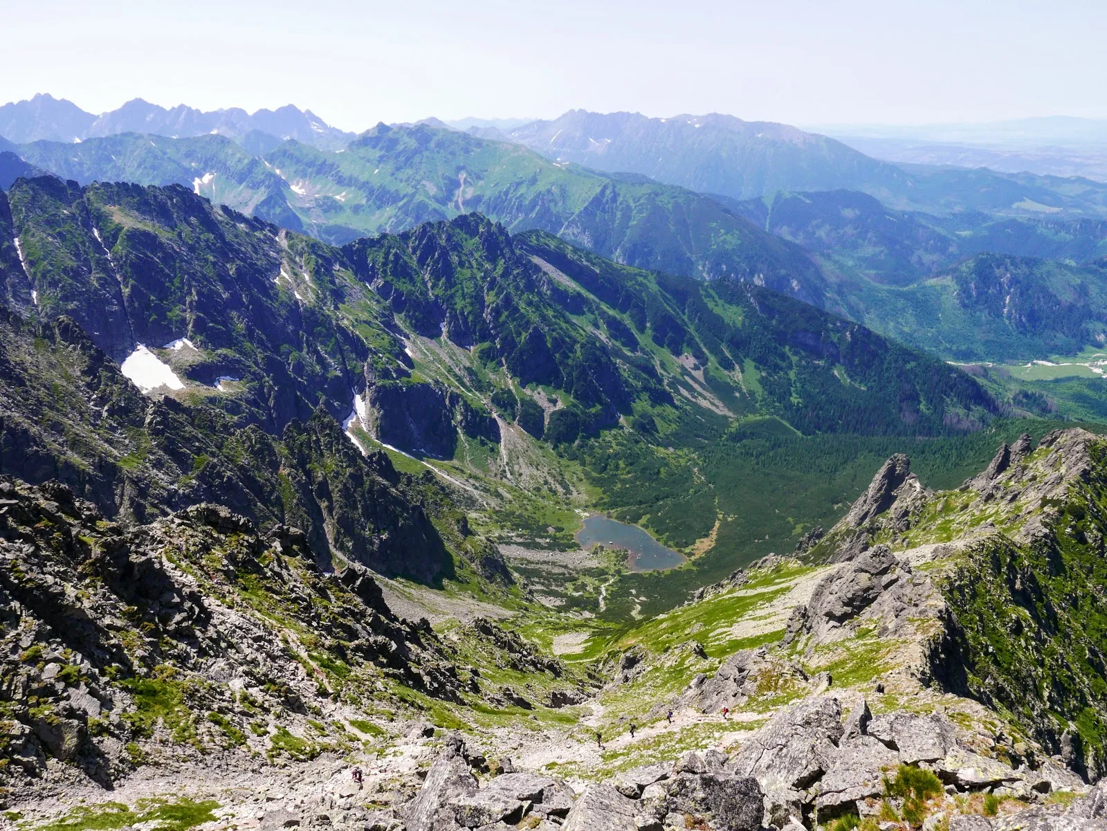 Wędrówka przez Tatry Bielskie i Wysokie. Przełęcz pod Kopą-Jagnięcy Szczyt-Świstówka. Lato w Tatrach. Tatry dla początkujących. Tatry dla średniozaawansowanych. Łatwe szlaki w Tatrach. Szlaki widokowe w Tatrach. Tatry Bielskie zdjęcia. Tatry Wysokie zdjęcia. Opis szlaków w tatrach. Tatry blog. Jagnięcy szczyt blog. Tatry bielskie blog. Przełęcz pod kopą. Szeroka przełęcz tatry bielskie.