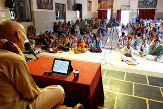 Sankarshan Das giving Srimad Bhagavatam Lecture, Vrindavana, India