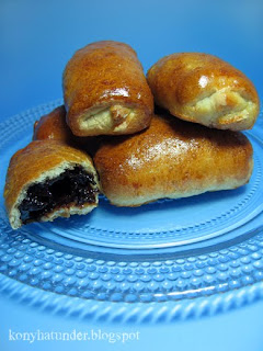 homemade-plum-jam-filled-roll