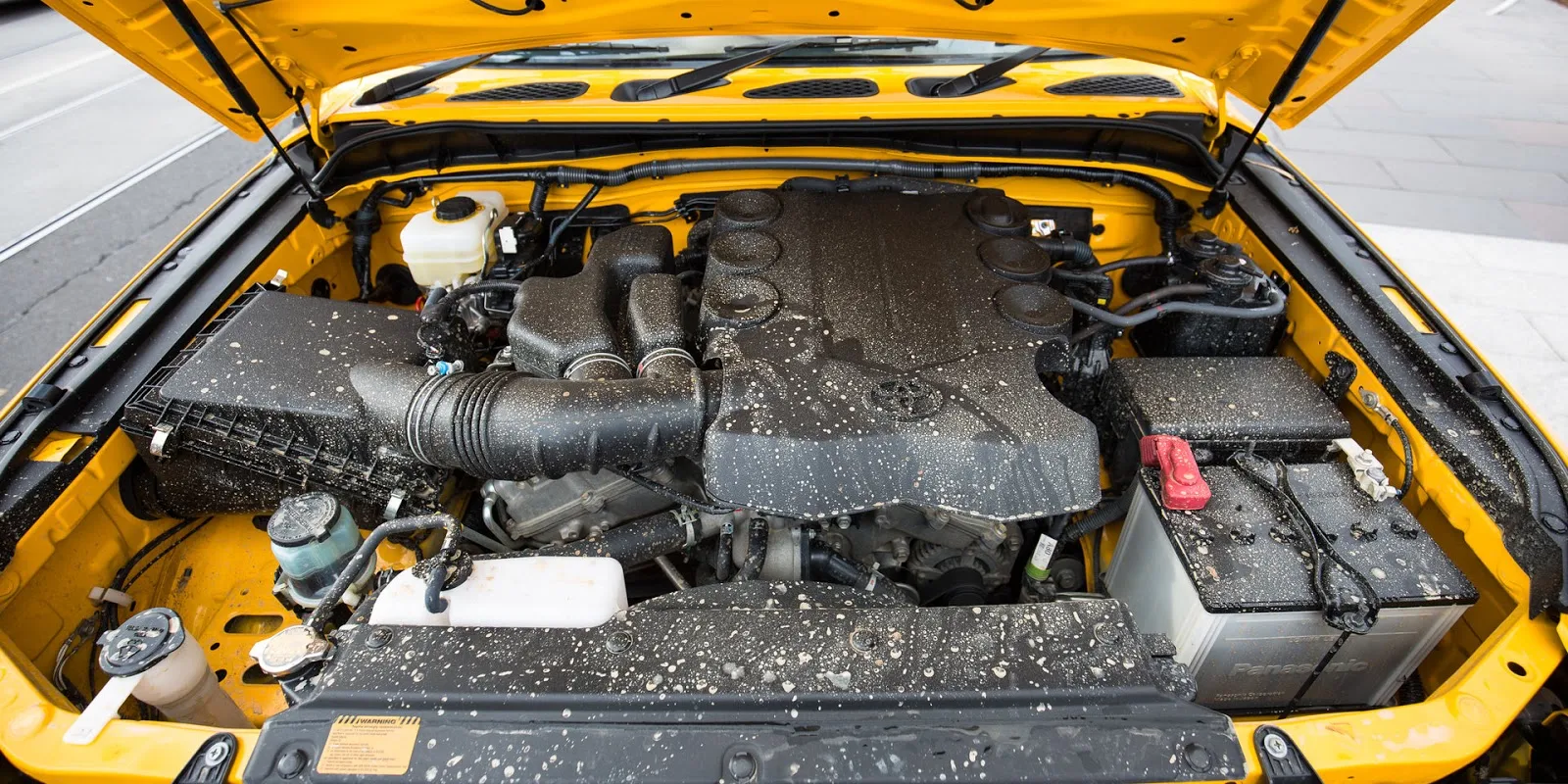 Động cơ của Toyota FJ Cruiser 2016 khá mạnh và phù hợp với xe