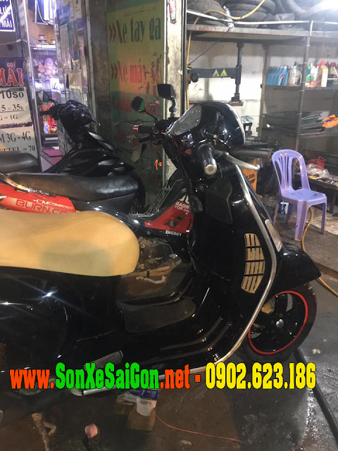 Mẫu sơn xe Vespa GTS màu đen bóng mạnh mẽ cực đẹp