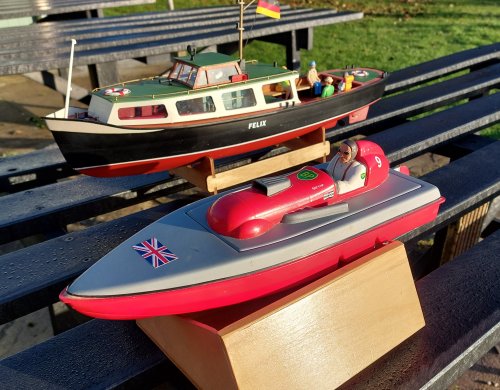 2 model boats