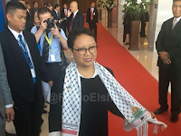 Di Balik Selendang Palestina yang Dikenakan Menteri Retno