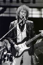 Bob Dylan | American singer-songwriter | Biography In English |