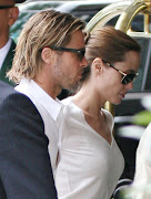 . Jolie foi novamente vista enquanto passeava com Brad Pitt por Londres.