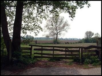 Een doorkijkje vanuit een doodlopend straatje.