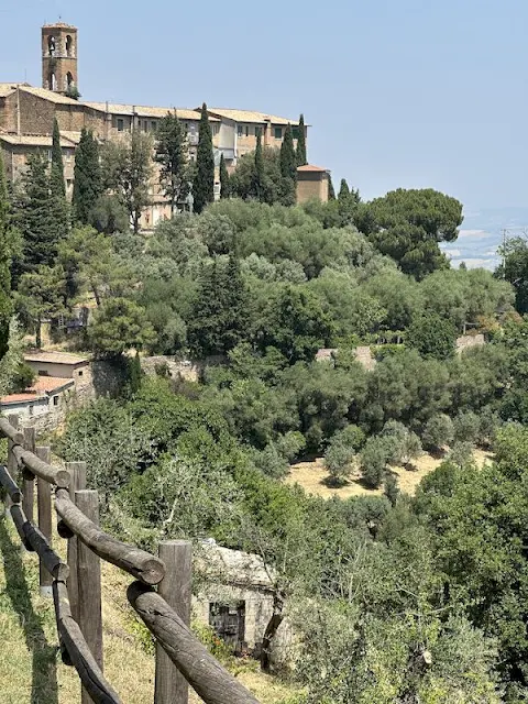 Val d'Orcia in moto