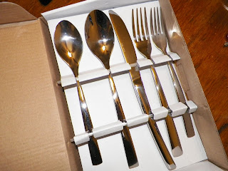 Surpahs_Delicate_Stainless_Steel_Flatware_Set.jpg