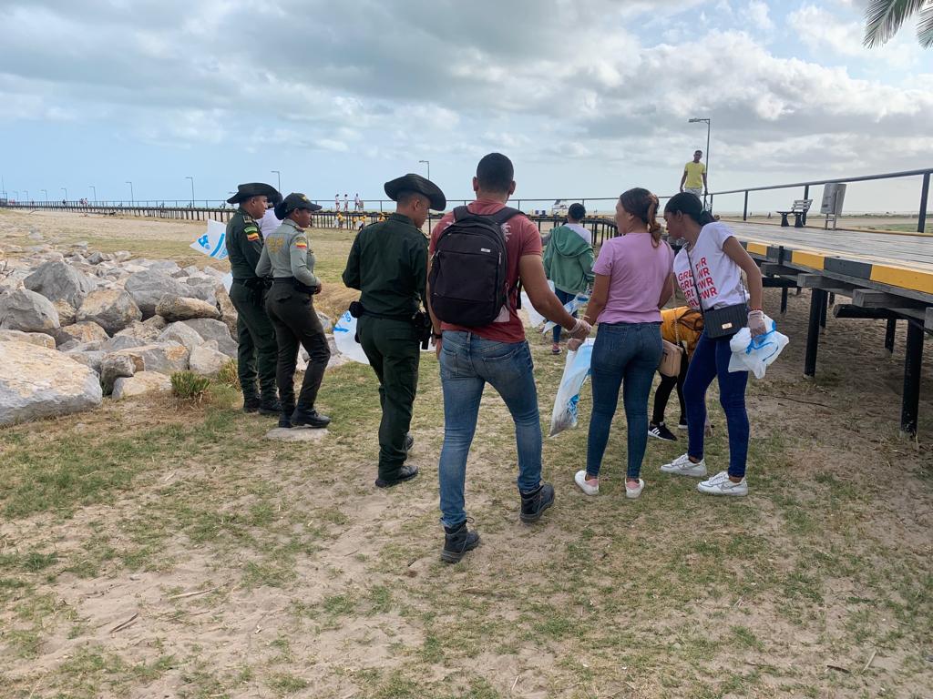 https://lanochedelarcoiris.blogspot.com/Semana Santa en Riohacha: Policía Guajira realiza jornada de aseo en las playas para bienestar de los bañistas