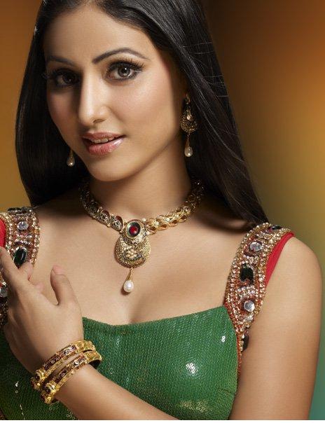 Hina Khan HD Wallpaper
