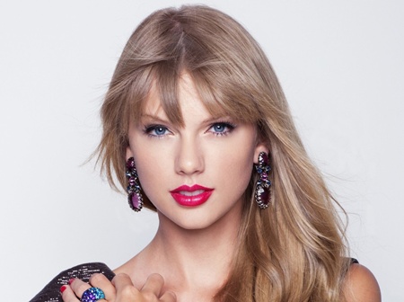 Taylor Swift Biography, Age, Height, Boyfriend, Family, Songs, Net Worth, Albums, Movies & More