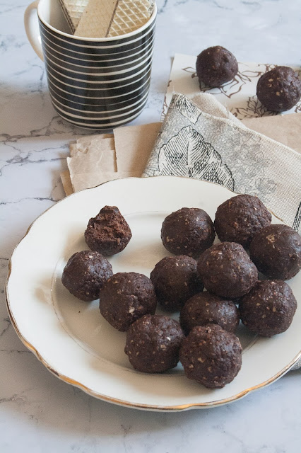 tartufini con wafer e cioccolato fondente