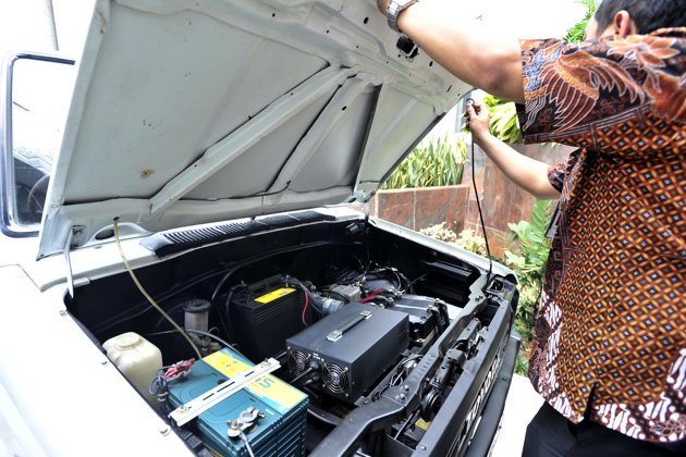 Tiga mobil  listrik  di  Indonesia 