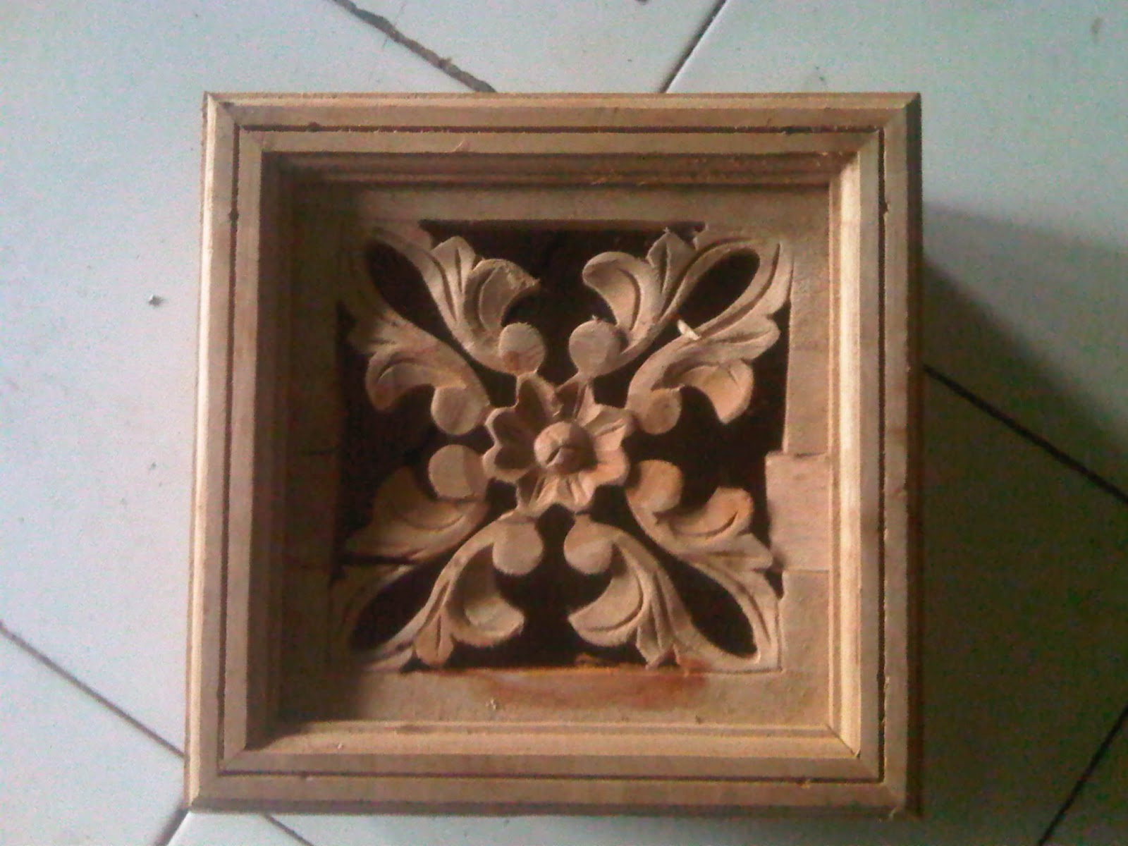 Ornamen Ukir Jepara Loster Lubang Angin Box Kayu 