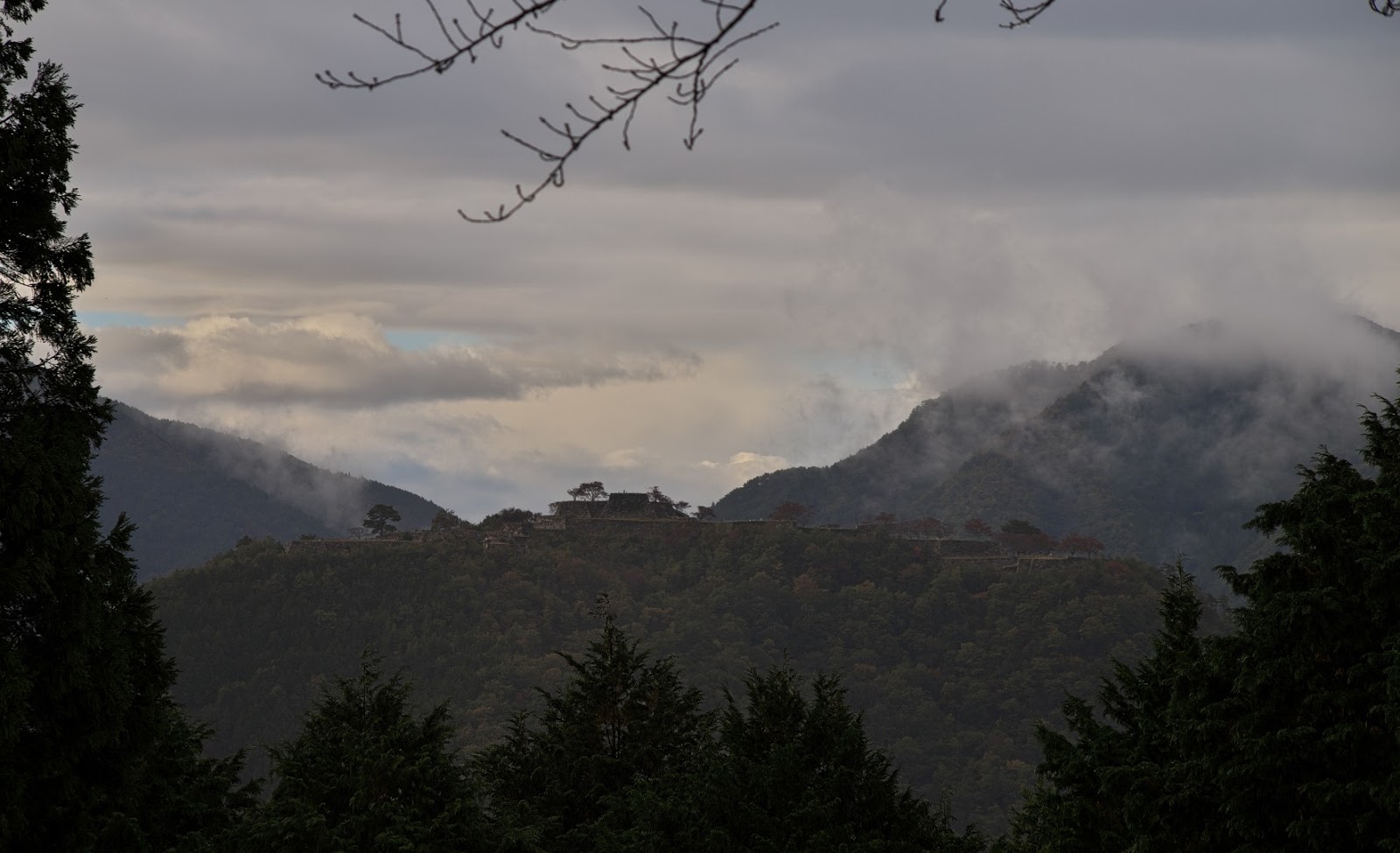 平凡な おっちゃんの足跡 立雲峡から竹田城跡を眺めます 兵庫県朝来市和田山町竹田
