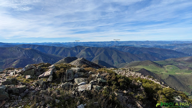 Vistas hacia Cangas del Narcea desde Peña Manteca