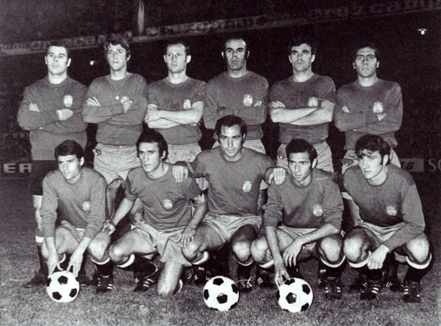 📸SELECCIÓN DE LA U. R. S. S. 📆27 octubre 1971 ⬆️Khurtzilava, Byshovets, Kolotov, Shesterniev, Rudakov y Dzodzuashvili. ⬇️Muntian, Istomin, Fedotov, Ishtoyan y Dolmatov. SELECCIÓN DE ESPAÑA 0 🆚 SELECCIÓN DE LA U. R. S. S. 0 Miércoles 27/10/1971, 20:30 horas. IV Copa de Europa de Selecciones Nacionales Bélgica 1972, fase de clasificación, Grupo IV. GOLES: no hubo.