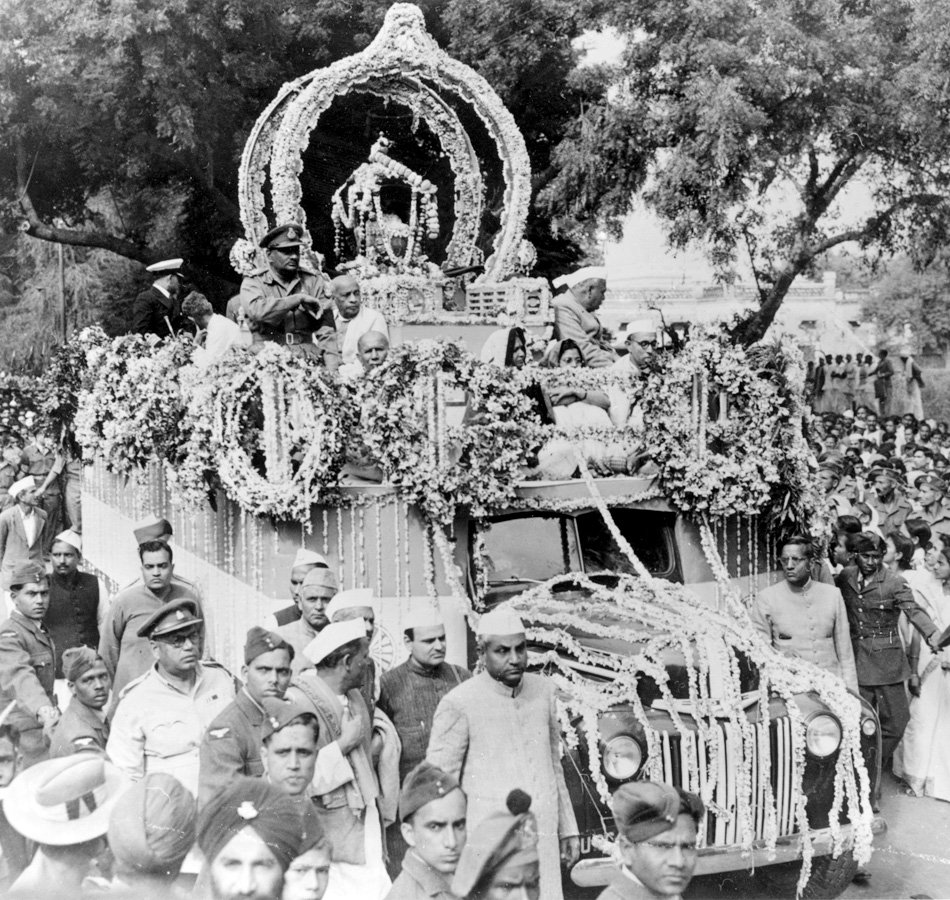 Mahatma Gandhi Funeral Procession Photos | Rare & Old Vintage Photos of Mahatma Gandhi, India (February 2, 1948)