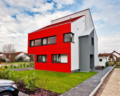 Moderne Rote Häuser