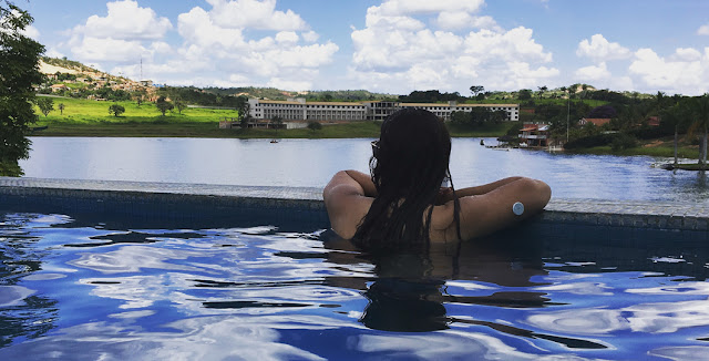 sensor libre no braço dentro da piscina