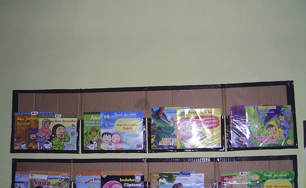 Pendidikan Rumah Rak  Buku  Gantung  dari Kardus Bekas