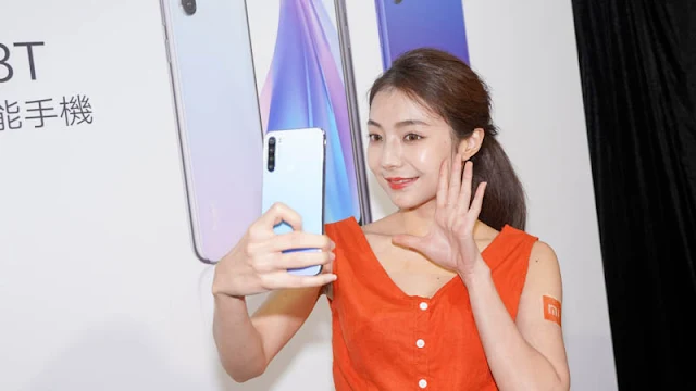 RedMi Note 8T 在自拍鏡頭部分具有手勢自拍啟動功能