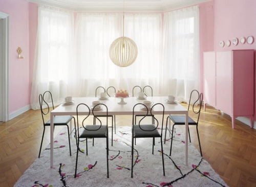 Pink color to decorating dining room