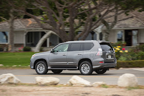 Side/rear view of 2017 Lexus GX460