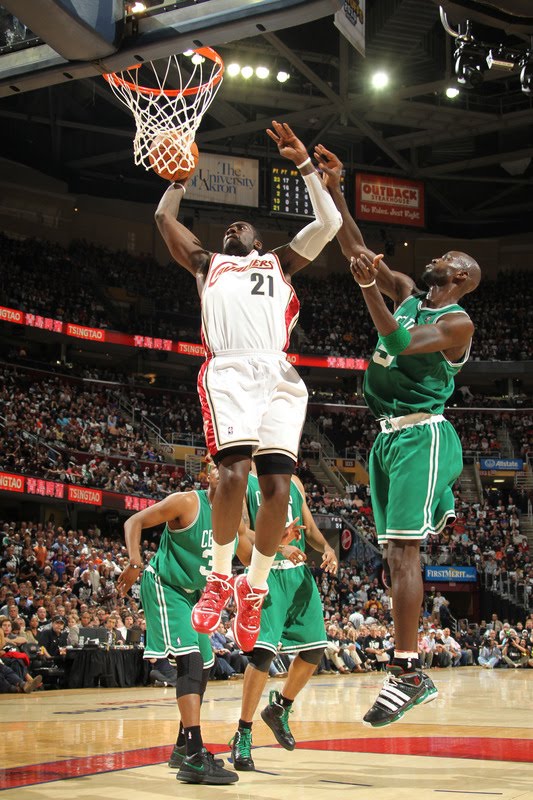 kevin garnett dunking. kevin garnett celtics dunk.