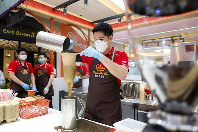 Woodpeckers Group Brand Operation Manager Ricky Tjandra making the first cup of ChaTraMue Thai milk tea at the launch here at IOI City Mall Putrajaya