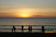 . amazing sunset view while having local delicacies from the food court. (sunset first beach tanjung aru)