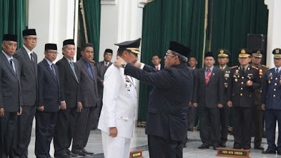 Gubernur Aher Lantik Kadishub Jabar Dedi Taufik Jadi Plt Walikota Cirebon