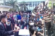 Puluhan Aktivis PMII Demo Tolak Tambang Emas Di Jember