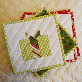 #QuiltBee: quilted gift box potholders