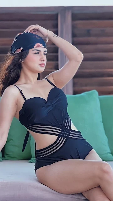 अवनीत कौर ब्लैक स्विमिंग ड्रेस Avneet Kaur hot in black dress hot chick