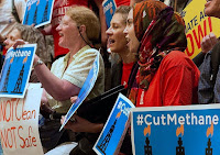 Members of the public rally and give testimony at an EPA hearing on oil and natural gas air pollution standards in Pittsburgh, Pennsylvania on September 29, 2015. (Credit: Mark Dixon, flickr) Click to Enlarge.