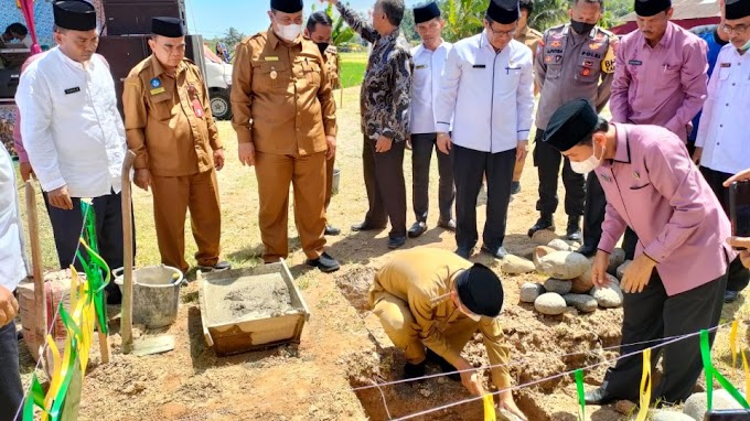 Wali Kota Genius Umar Letakan Batu Pertama Pembangunan Mushalla Ar-Raudah MTsN 3 Pariaman