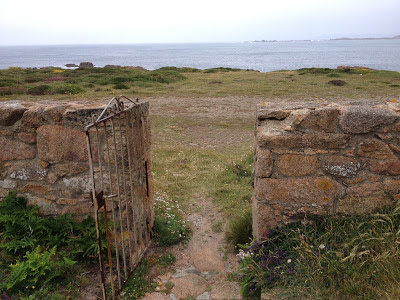 By E.V.Pita (2013) / English Cemetery of Serpent and Dune Beach 13 