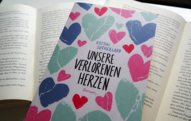 Das Bild zeigt das Cover des Buches "Unsere verlorenen Herzen"