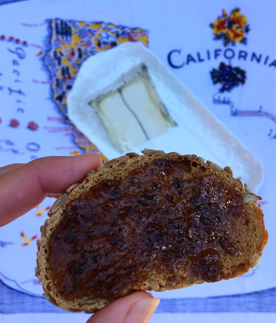 Festive California Fig and Cheese Appetizers | www.jacolynmurphy.com